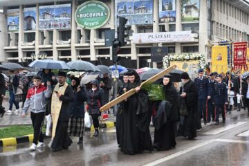 Pelerinaj de Florii pe străzile Sucevei, organizat pentru prima data de Arhiepiscopia Sucevei și Rădăuților