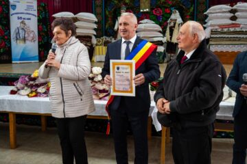 Cuplurile care au împlinit cel puțin 50 de ani de căsătorie au fost premiate pentru prima dată de Primăria Vicovu de Sus