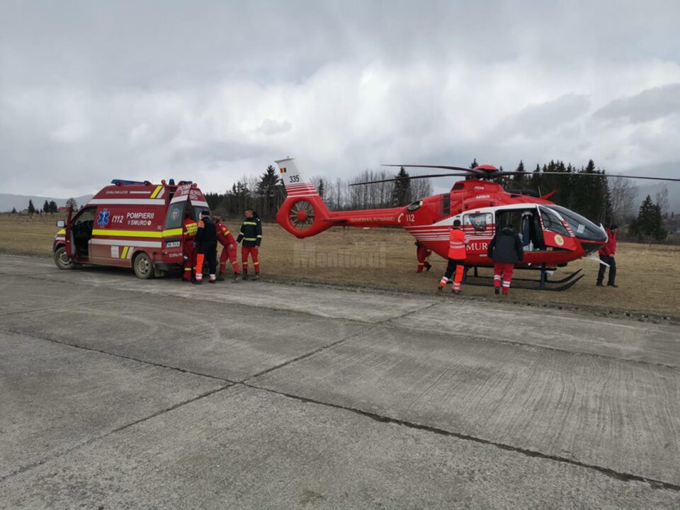 Bărbatul a fost preluat de un elicopter