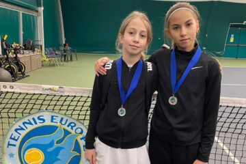 Teodora Sfîrnăciuc, în stânga imaginii, este clasată pe locul 10 în ierarhia națională U12