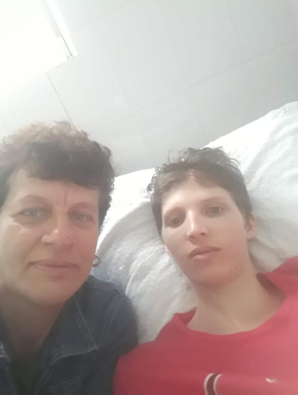 Mirela impreună cu o mătușă