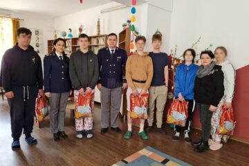 Daruri de la polițiștii de frontieră pentru „Universul Copiilor” din Rădăuți