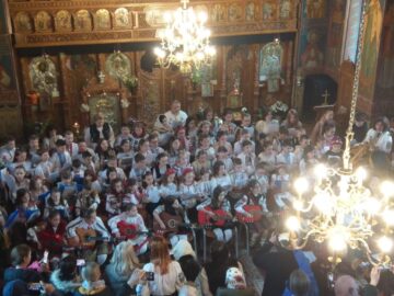Zeci de copii de la Școala Gimnazială ,,Ion Creangă” Suceava și Școala Gimnazială nr. 8 Suceava au susținut un concert la Biserica „Sf. Vineri”