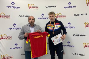 Antrenorul Bogdan Roșcăneanu alături de campionul României Andrei Ihnatiuc