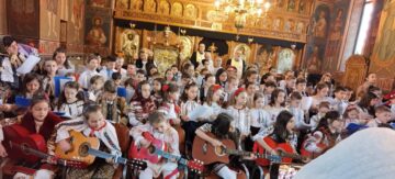 Zeci de copii de la Școala Gimnazială ,,Ion Creangă” Suceava și Școala Gimnazială Nr. 8 Suceava au susținut un concert la Biserica „Sf. Vineri”