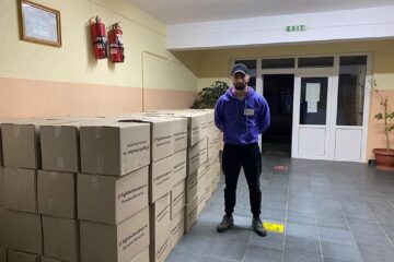 Andrei Bacos, alături de pachetele cu ajutoare