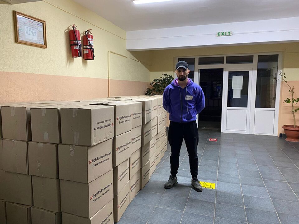Andrei Bacos, alături de pachetele cu ajutoare