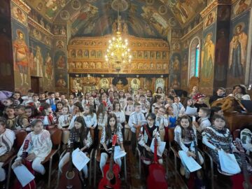 Zeci de copii de la Școala Gimnazială ,,Ion Creangă” Suceava și Școala Gimnazială Nr. 8 Suceava au susținut un concert la Biserica „Sf. Vineri”