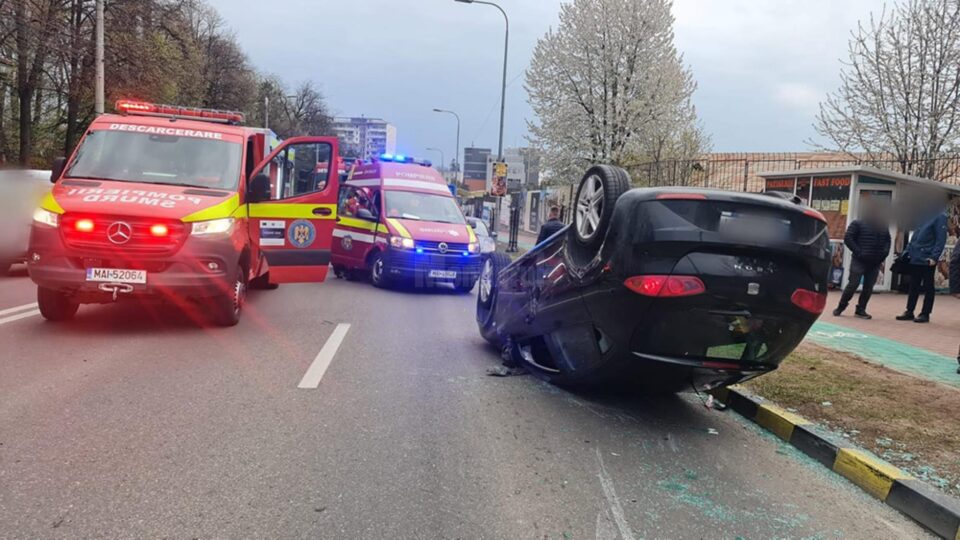 Accident în fața IPJ Suceava