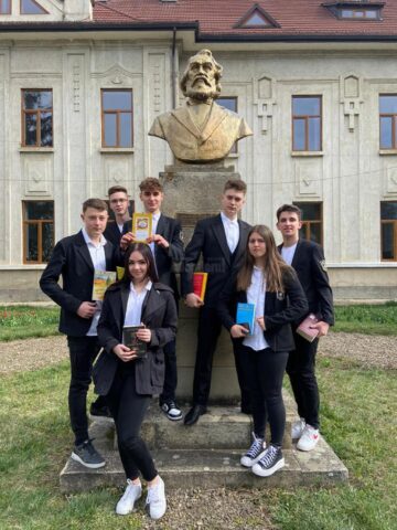 Activități de promovare a lecturii la Colegiul „Eudoxiu Hurmuzachi” și la Școala „Bogdan Vodă” Rădăuți