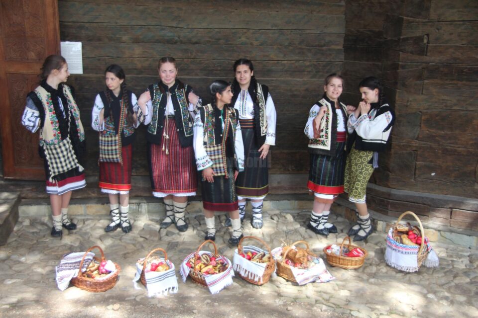 Tradițiile de Paște și concertul Mariei Buză au atras sute de spectatori la Muzeul Satului Bucovinen