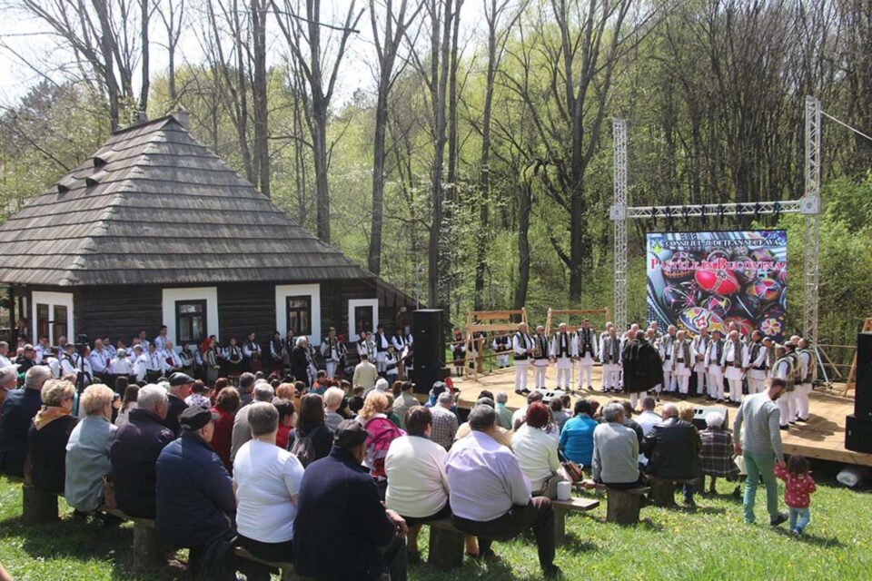 Sute de persoane au participat la concertele organizate în cadrul Programului Paștele în Bucovina la Muzeul Satului