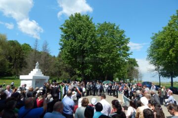 Creștinii ortodocși din orașul Liteni, dar și din satele limitrofe, se întâlnesc an de an la izvor