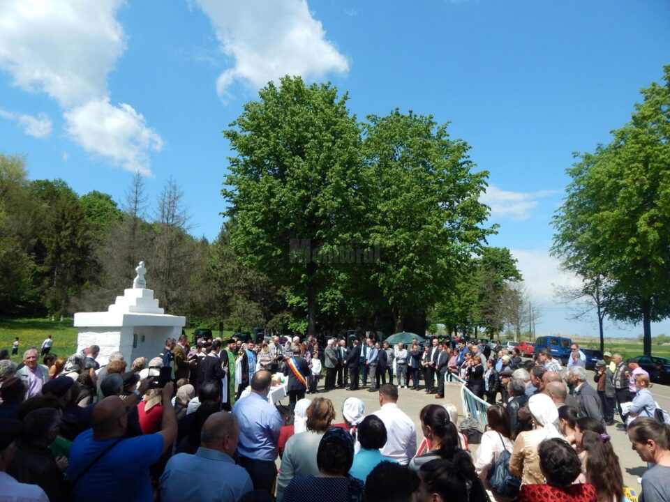 Creștinii ortodocși din orașul Liteni, dar și din satele limitrofe, se întâlnesc an de an la izvor
