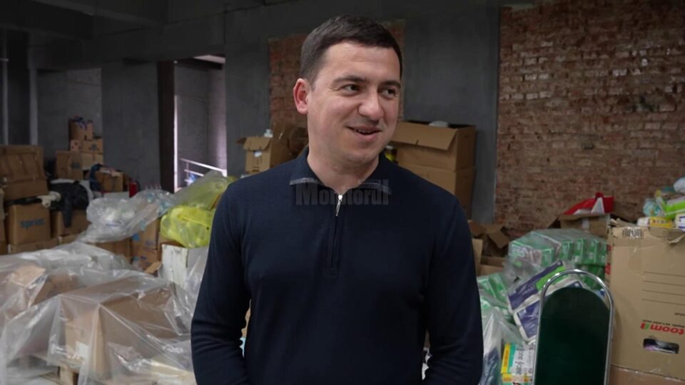 Mihai spune că îi ajută pe refugiați cu tot ceea ce poate