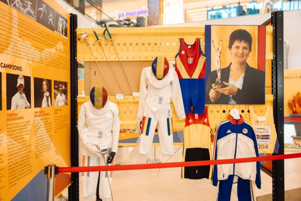 Costume de competiție, medalii, cununi cu lauri și echipamente de antrenament ale marilor campioni pe care România i-a avut la Olimpiade, expuse la Iulius Mall Suceava