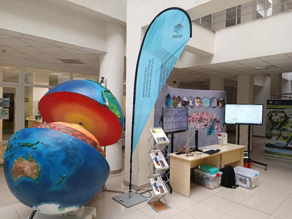 Imagine din expoziția despre cutremure, cu macheta structurii interne a Pământului