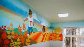 Tedi aduce un zâmbet copiilor bolnavi, prin lansarea proiectului ”Spitale colorate”