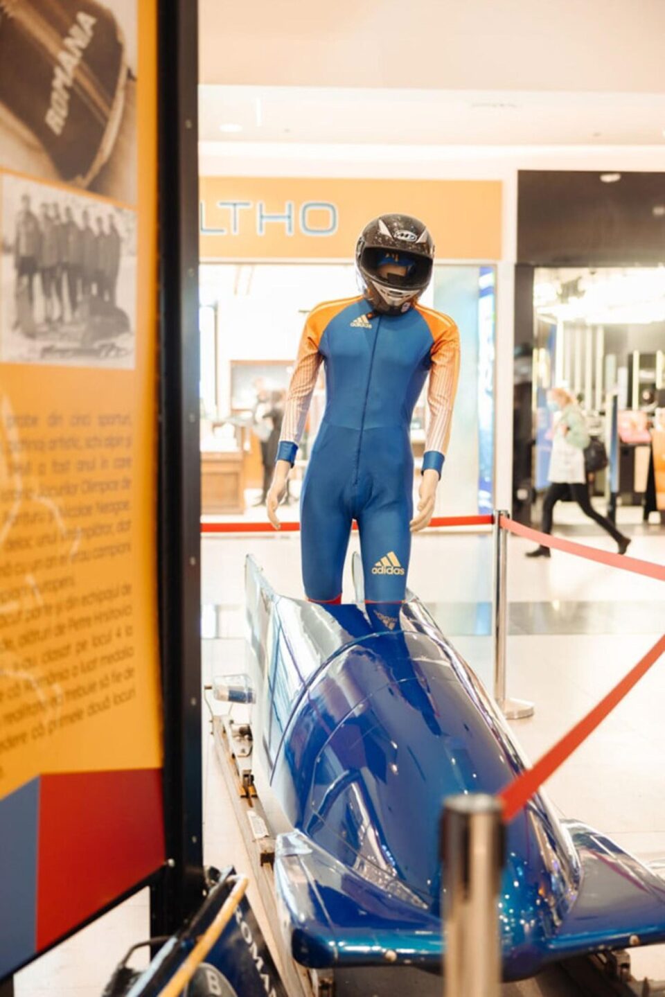 Costume de competiție, medalii, cununi cu lauri și echipamente de antrenament ale marilor campioni pe care România i-a avut la Olimpiade, expuse la Iulius Mall Suceava
