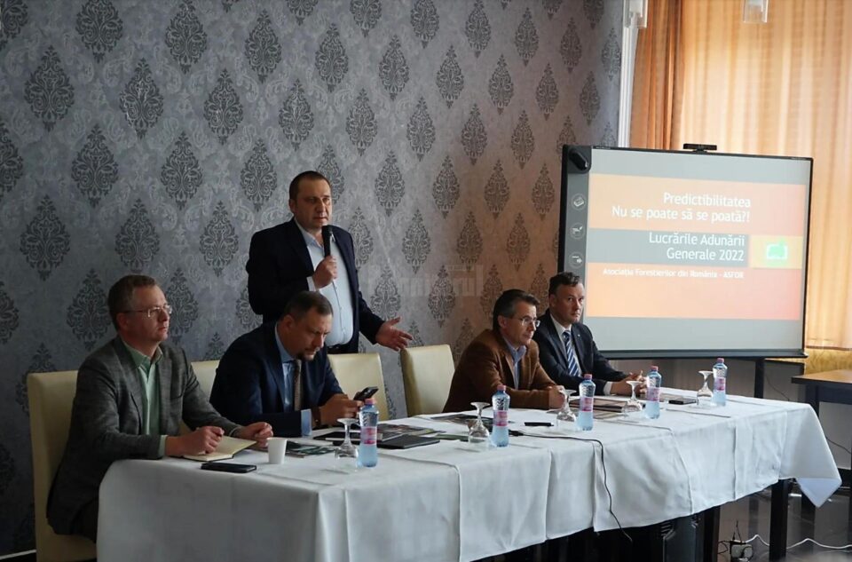 ASFOR a găzduit, la Bușteni, un dialog între operatori economici din sectorul forestier și de prelucrare a lemnului din România, reprezentanți ai Ministerului Mediului, RNP Romsilva și ai mediului universitar