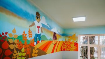 Tedi aduce un zâmbet copiilor bolnavi, prin lansarea proiectului ”Spitale colorate”
