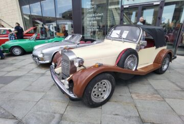 Peste 50 de vehicule istorice expuse și admirate ca adevărate vedete la „Retroparada Primăverii”