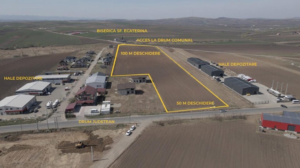 Teren de 4 hectare, ideal pentru vile, blocuri, hale sau sedii de firmă, de vânzare, la ieșire din Suceava