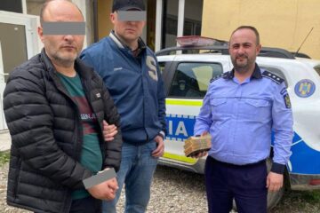 Suspectul adus la Vatra Dornei și banii recuperați