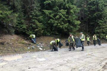 6 tone de deșeuri colectate de angajații a 12 ocoale silvice din Suceava, în câteva zile