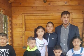 O familie cu șase copii din Rădăuți a rămas pe drumuri după un incendiu devastator