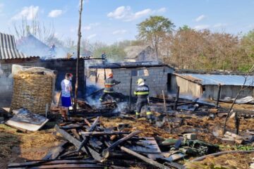 Pagube materiale serioase în urma unui incendiu provocat de doi copii care s-au jucat cu chibriturile