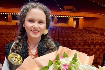 Interpreta de muzică populară Angelica Flutur a câștigat Trofeul „Potcoava de Aur”