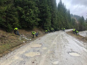 Aproape 6 tone de deșeuri au fost colectate de către silvicultori, în doar câteva zile, pe raza a 12 ocoale silvice