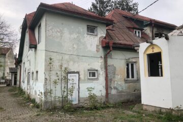 Cadavrele a doi concubini, descoperite într-o clădire dezafectată din Rădăuți