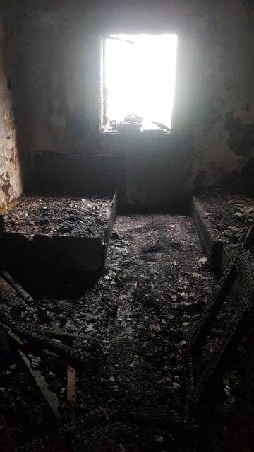 O familie cu șase copii din Rădăuți a rămas pe drumuri după un incendiu devastator