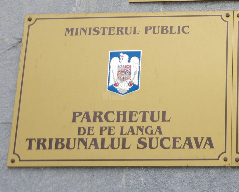 Procurorii Parchetului de pe lângă Tribunalul Suceava au dispus reținerea pentru 24 de ore în arest a unui medic și a alte trei cadre medicale Procurorii Parchetului de pe lângă Tribunalul Suceava au dispus reținerea pentru 24 de ore în arest a unui medic și a alte trei cadre medicale