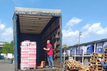 Un nou transport, cu patru tone de produse alimentare, a plecat joi de la Suceava la Cernăuți