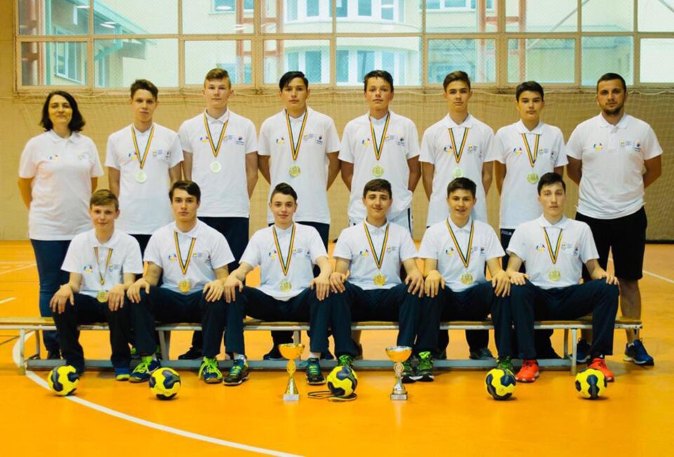 Echipa de handbal băieți a Școlii Gimnaziale „Ion Creangă”, care a cucerit titlul național în 2018