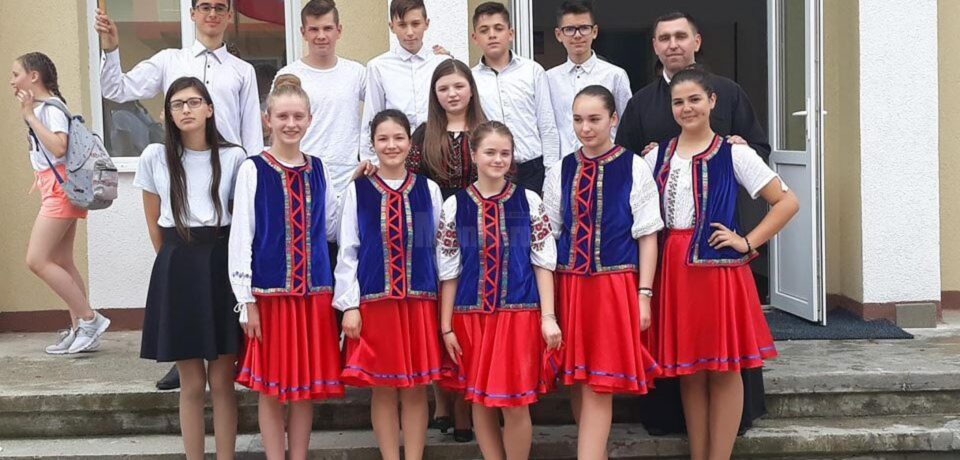 Paradă multiculturală organizată de Școala Gimnazială Milișăuți