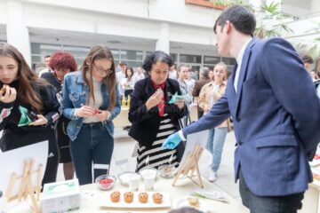 Produsele vegane, cele cu făină din greieri și combinațiile de ingrediente tradiționale și exotice, premiate la Food Fest, la USV