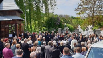 Zeci de oameni l-au condus pe dr. Țeudan pe ultimul drum
