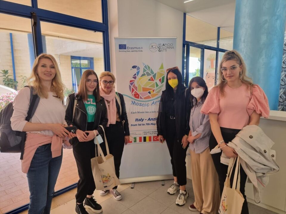 Schimb de experiență în Italia pentru mai mulți elevi și profesori de la Colegiul de Artă Suceava Schimb de experiență în Italia pentru mai mulți elevi și profesori de la Colegiul de Artă Suceava