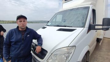 Stepan duce produse lactate pe malul stâng al Nistrului
