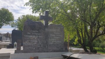 Zeci de oameni l-au condus pe dr. Țeudan pe ultimul drum