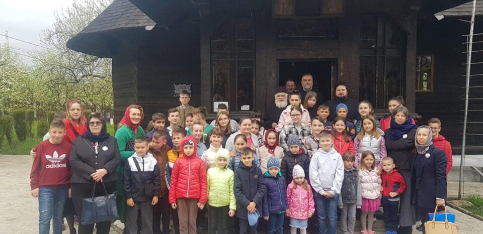 A treia ediție a taberei de creație : „Bucuria Învierii Domnului văzută prin ochi de copil” în Parohia „Sfinții Mari Mucenici Mercurie și Ecaterina” din Rădășeni