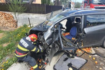 Accidentul cu doi răniți de la Frasin a fost provocat de șoferul care a intrat într-o balustradă