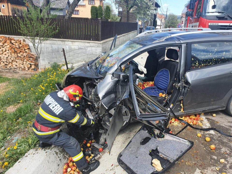 Accidentul cu doi răniți de la Frasin a fost provocat de șoferul care a intrat într-o balustradă