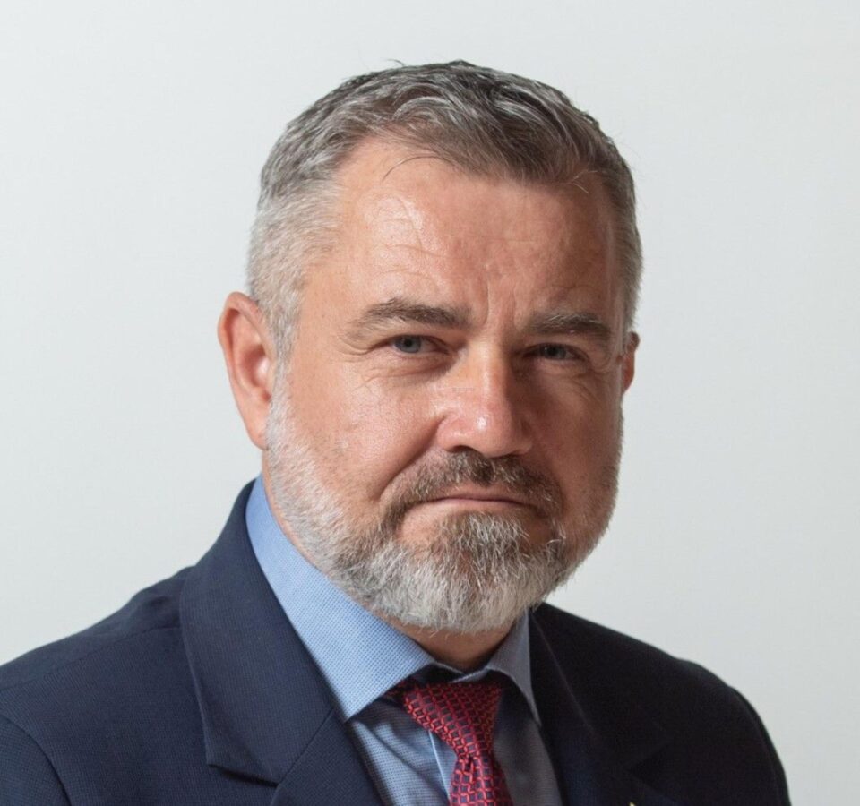 Liderul USR Suceava, George Mîndruță, acuză Guvernul că nu a adoptat nici o măsură pentru scăderea prețului carburanților Liderul USR Suceava, George Mîndruță, acuză Guvernul că nu a adoptat nici o măsură pentru scăderea prețului carburanților