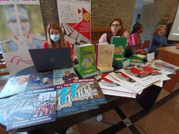 Realizări editoriale la standurile salonului de carte USV