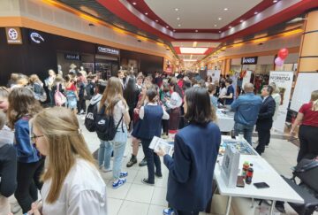 Sute de participanți la Târgul Ofertelor Educaționale, organizat la Shopping City Suceava